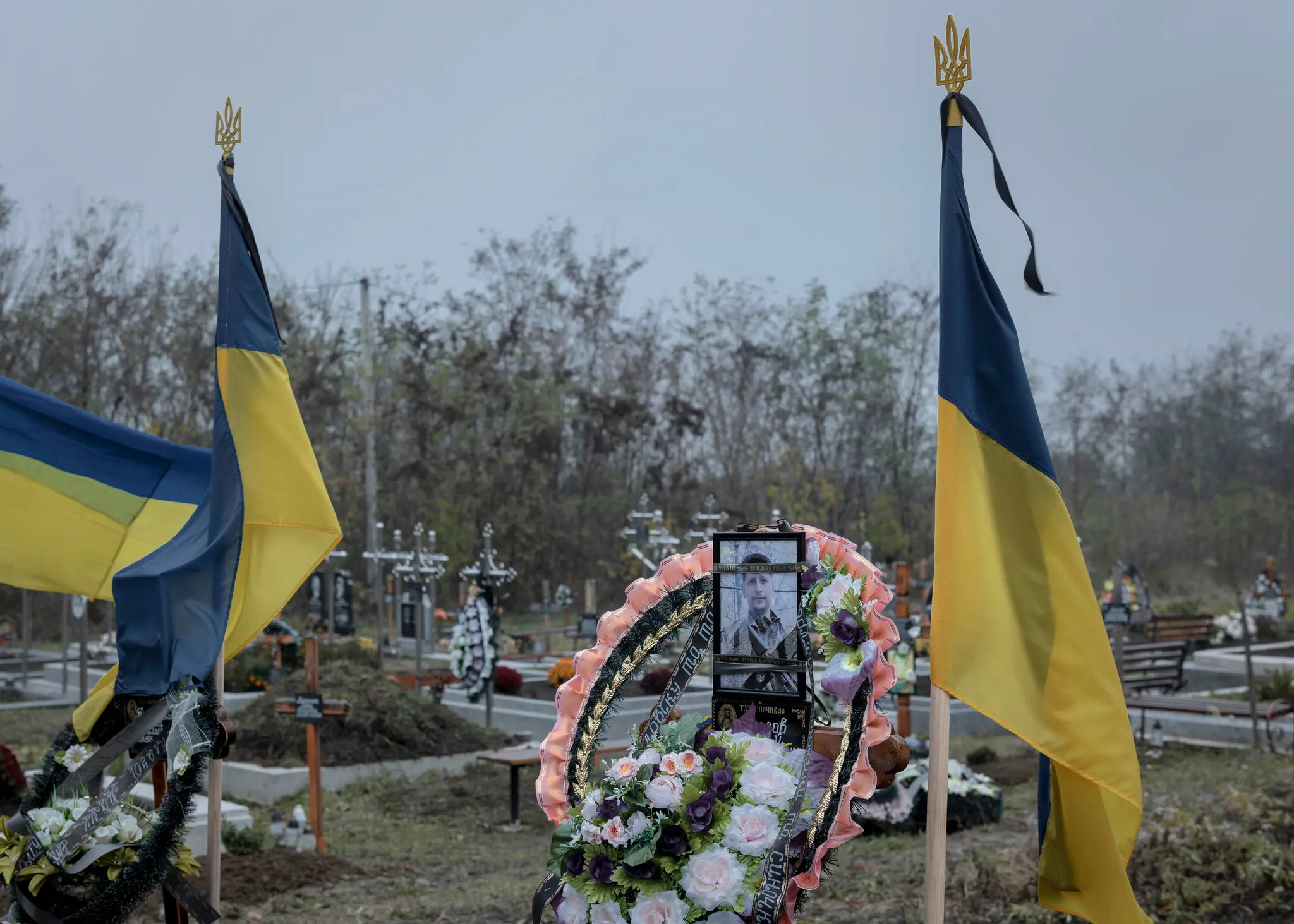 Світлина Сергія Болгова на його могилі в Ошихлібах.